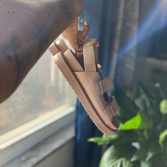 HM VELCRO SANDALS - Picture 2 of 2